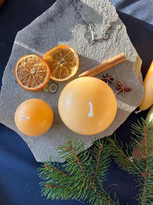 Bivoks globelys liten i naturlige farger - 12 timer brennetid