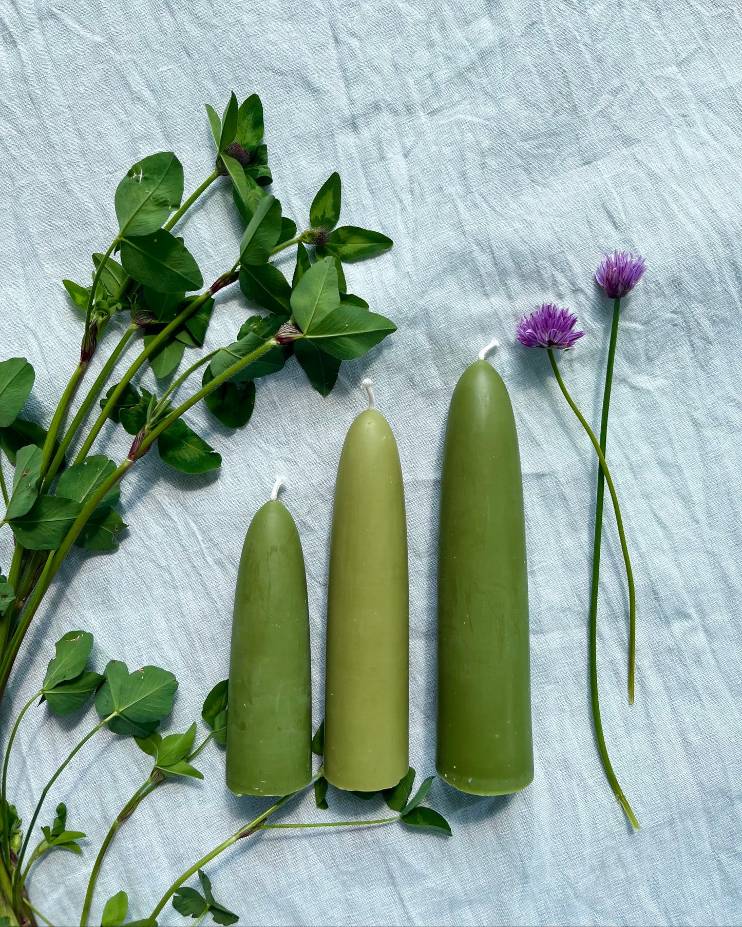 Bivokslys - kuppellys av ren bivoks i fargen oliven.