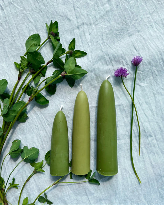 Bivokslys - kuppellys av ren bivoks i fargen oliven.