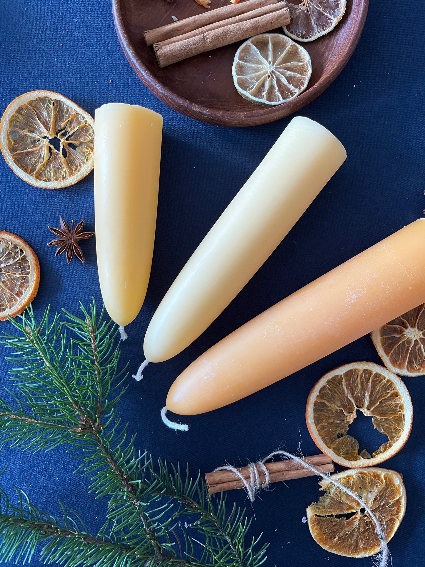 Bivokslys - kuppellys av ren bivoks i fargen honning