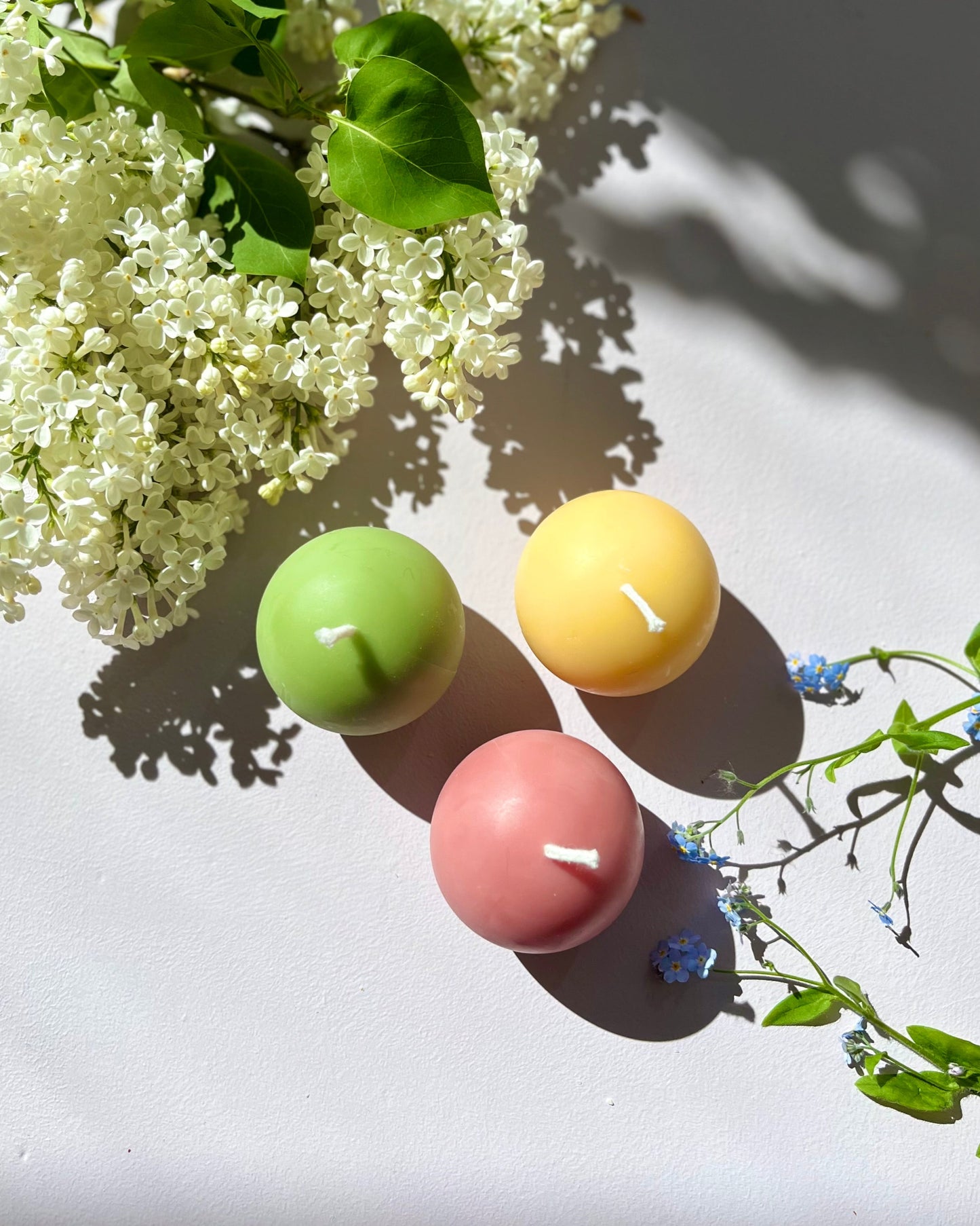 Globelys i fargene oliven, honning og rosegull